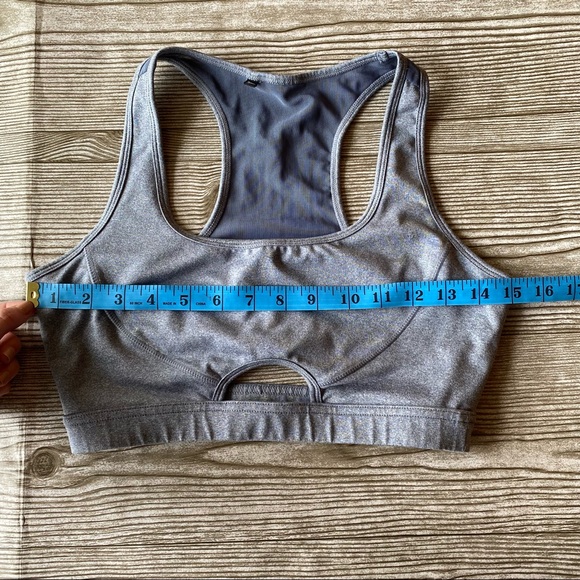 Gymshark Sports Bra Gray - Picture 8 of 10